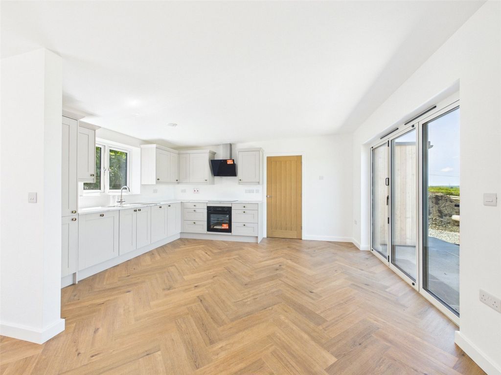 Property photo 2 of 15 Picture No. 05