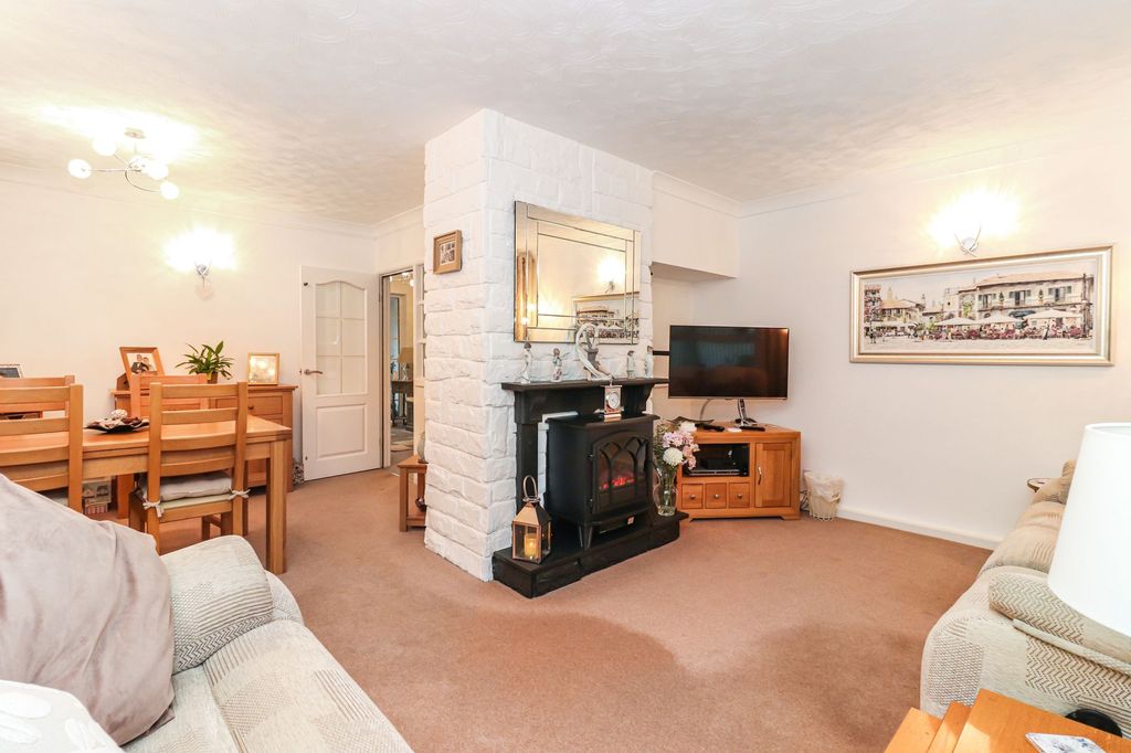 Property photo 2 of 26