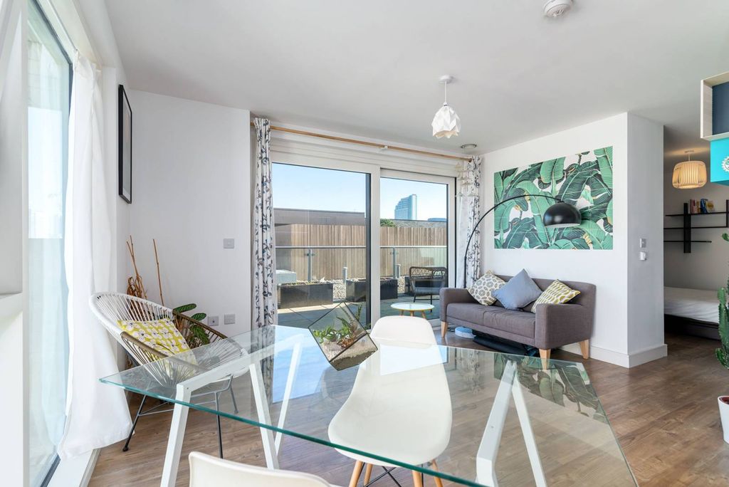 Property photo 3 of 25