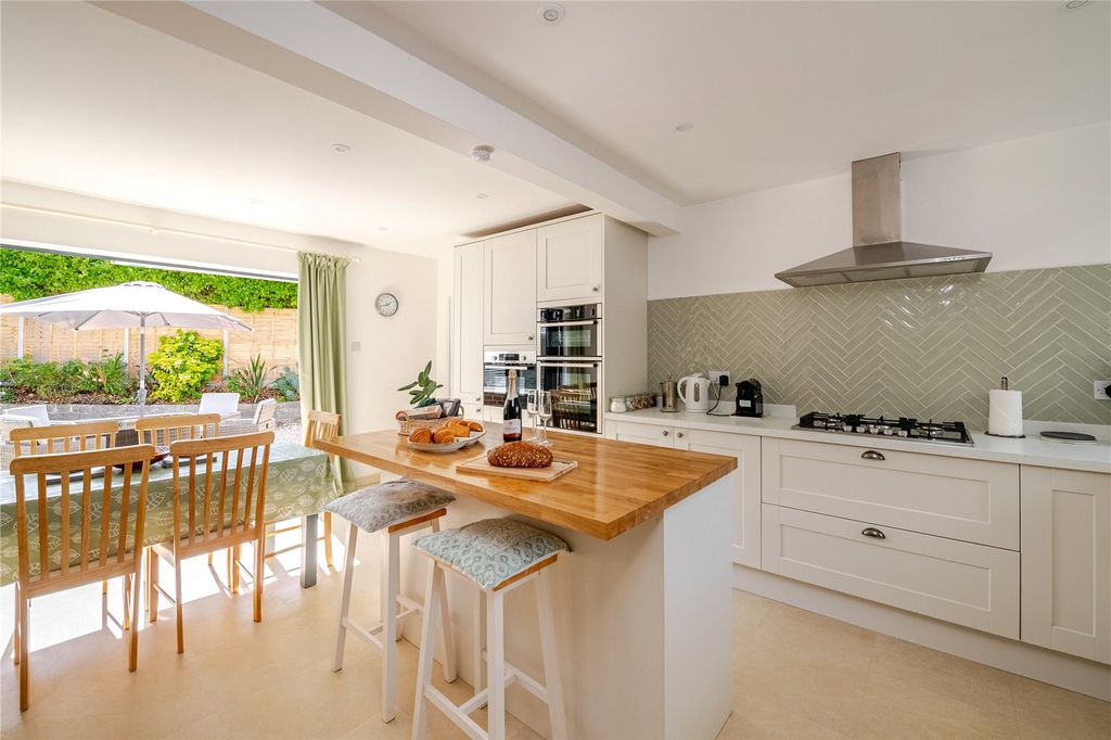 Property photo 3 of 12 Picture No. 18