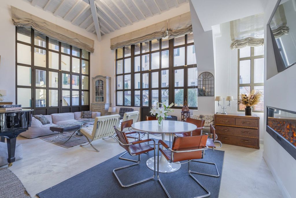 Property photo 1 of 32