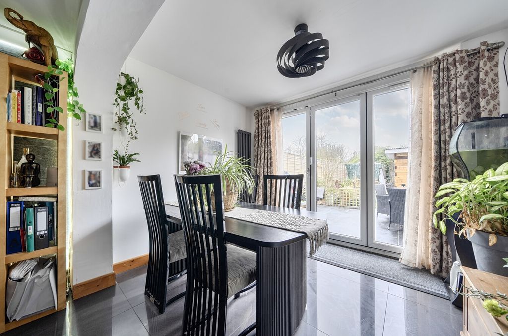 Property photo 2 of 28 4982414