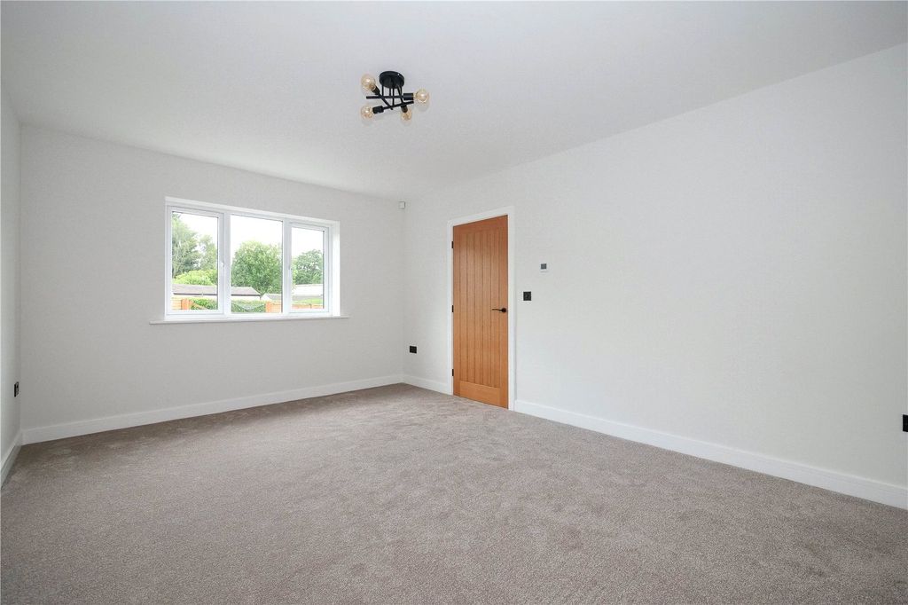 Property photo 3 of 22 Picture No. 06