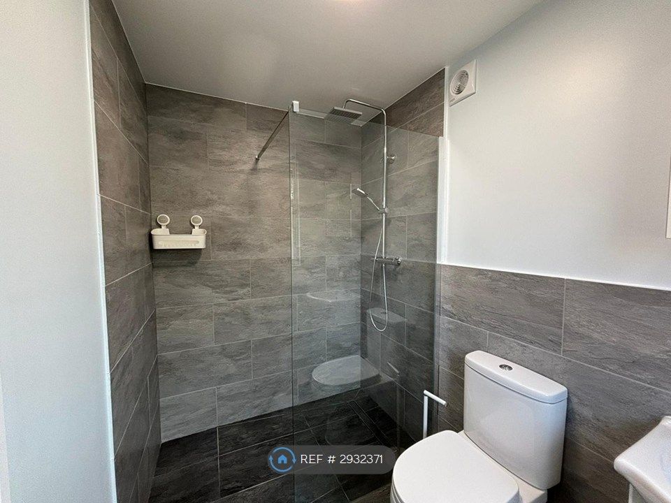 Property photo 3 of 9 Shower
