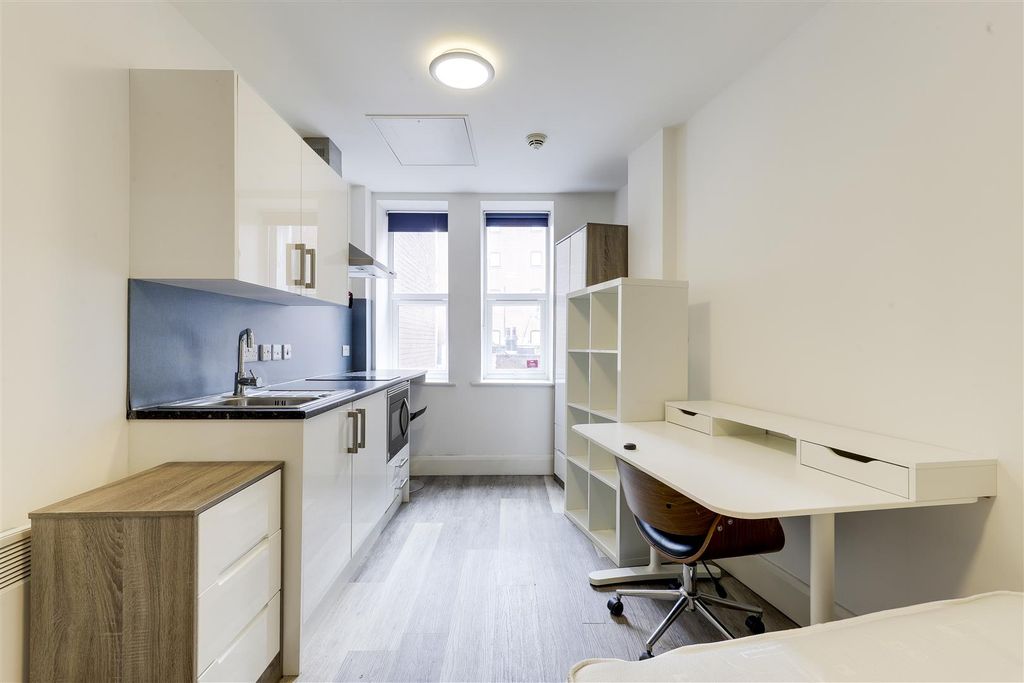 Property photo 3 of 8 5794.Jpg