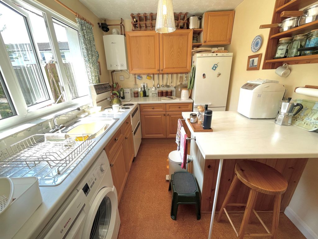 Property photo 3 of 16 9 Beacon Way Kitchen 1