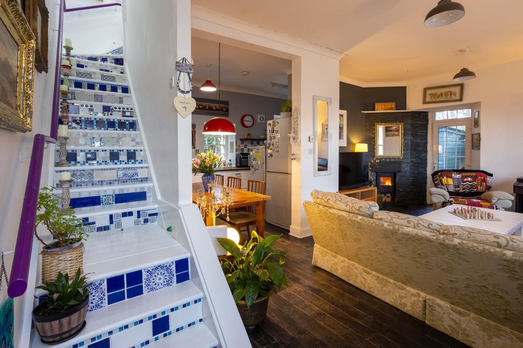 Property photo 2 of 36