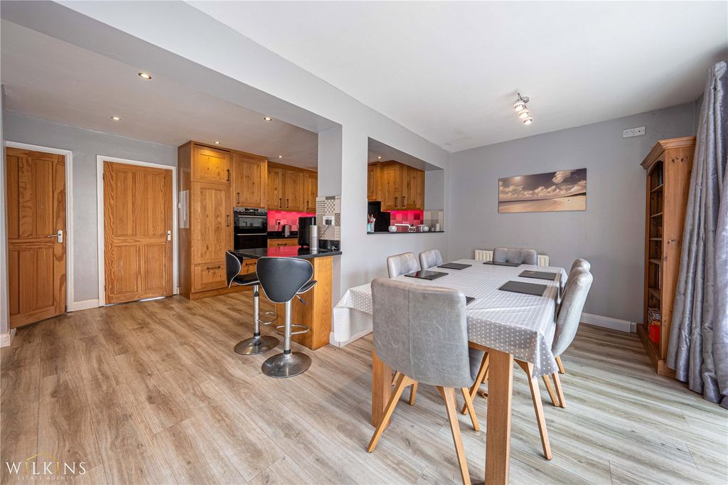 Property photo 2 of 39 Picture No. 11