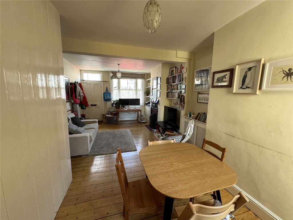 Property photo 3 of 8 Picture No. 11