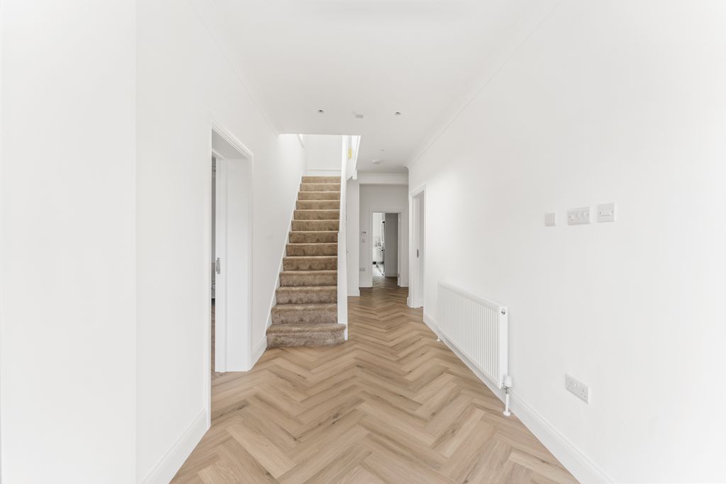 Property photo 2 of 32