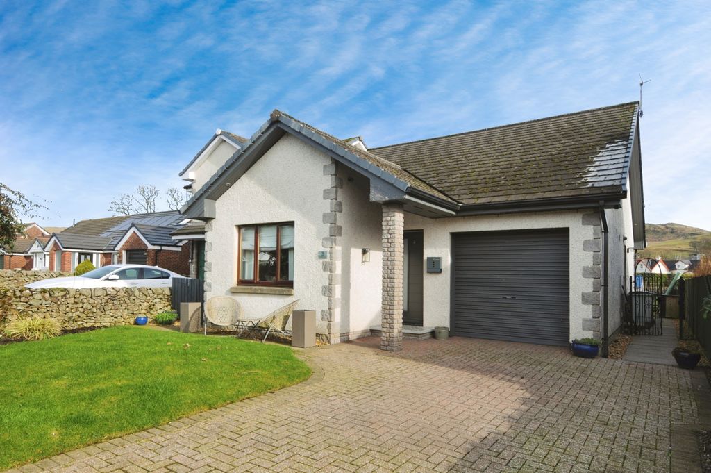 Property photo 1 of 14 Front View