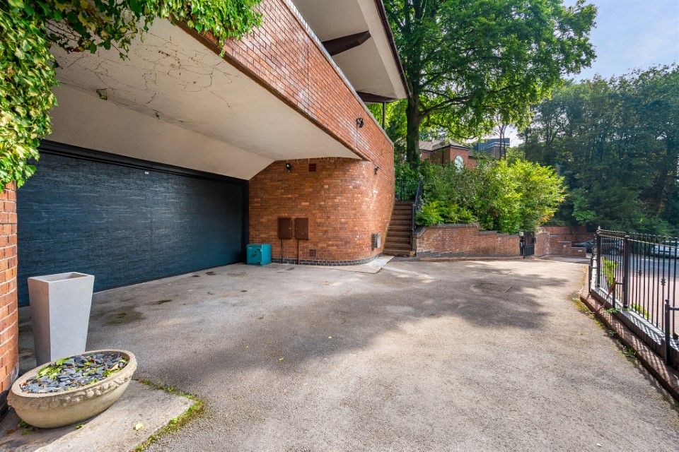 Property photo 1 of 44