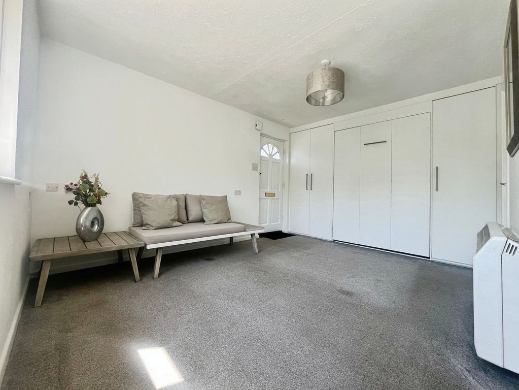 Property photo 2 of 7 Pbox-Img.Jpg