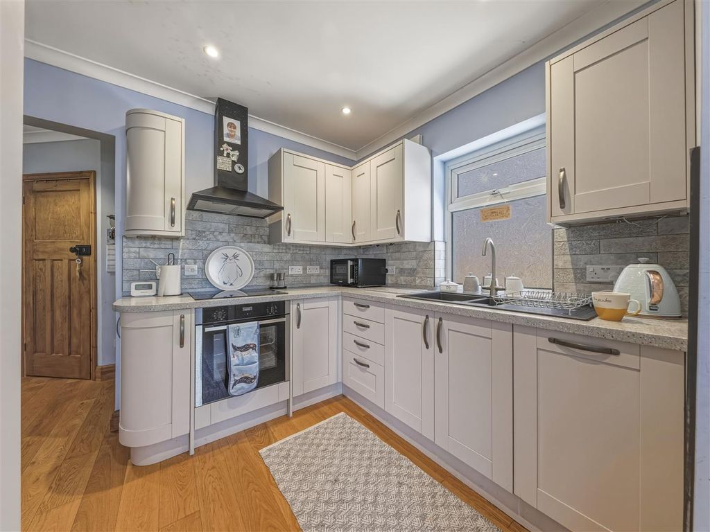 Property photo 3 of 45 44 Carlton (22).Jpg