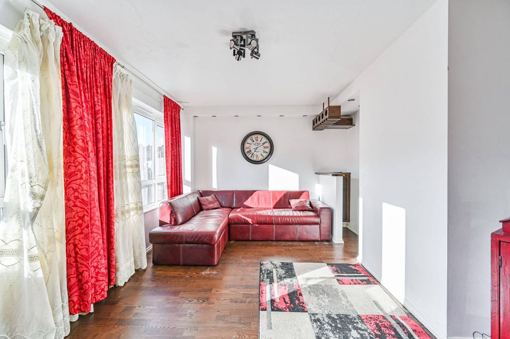 Property photo 3 of 18