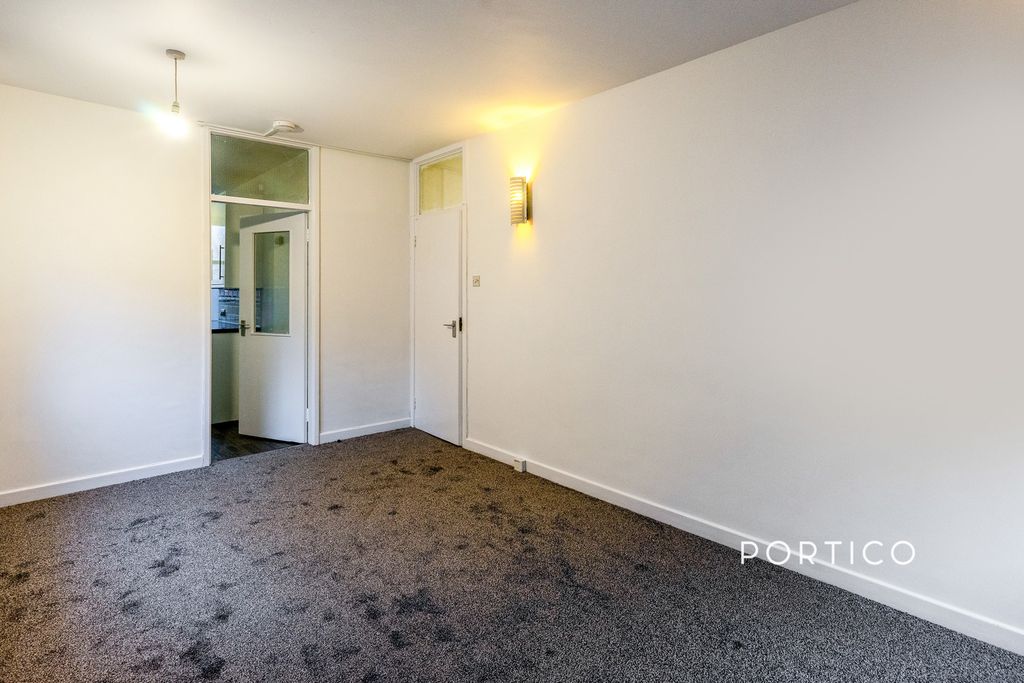 Property photo 3 of 10 Photo