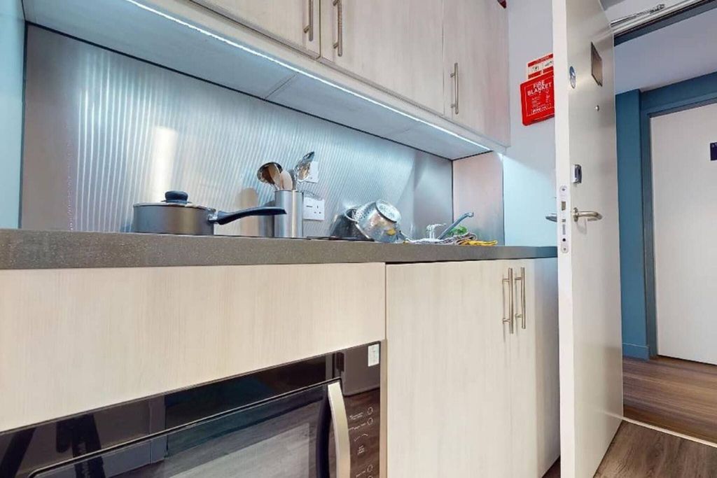 Property photo 2 of 20 Kitchen