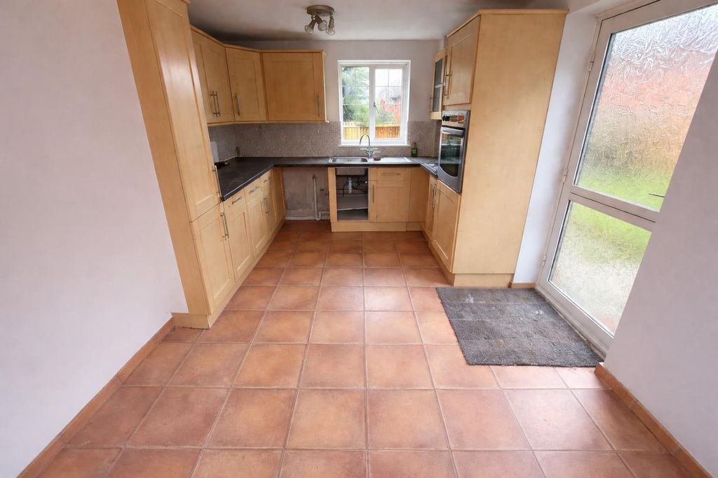 Property photo 3 of 11 Kitchen.Jpg