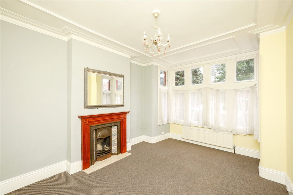 Property photo 2 of 18 Picture No. 27