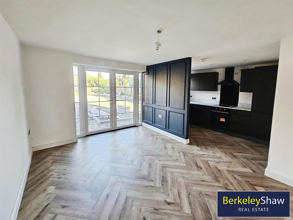 Property photo 2 of 7 Living Room