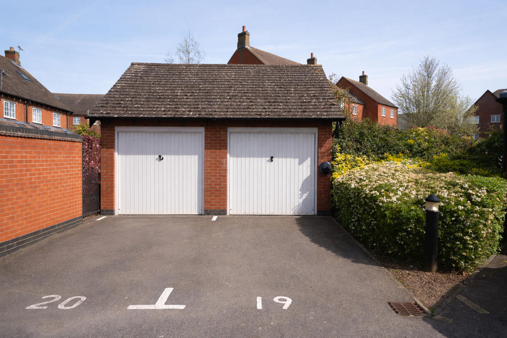 Property photo 2 of 21 Garage
