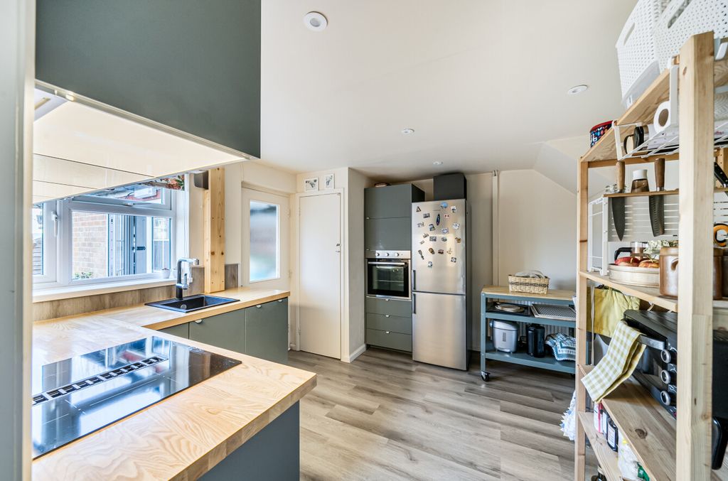 Property photo 3 of 23 138452686929Ae81161F6