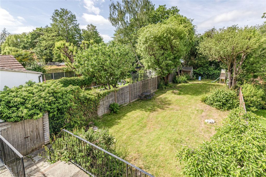 Property photo 2 of 34 Garden
