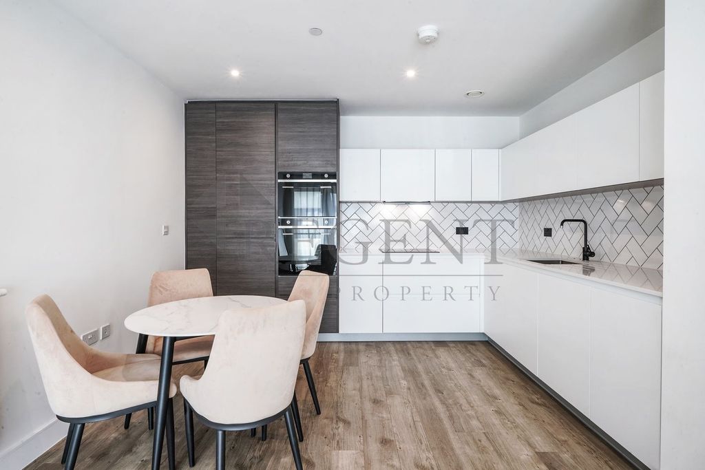 Property photo 3 of 19 Kitchen