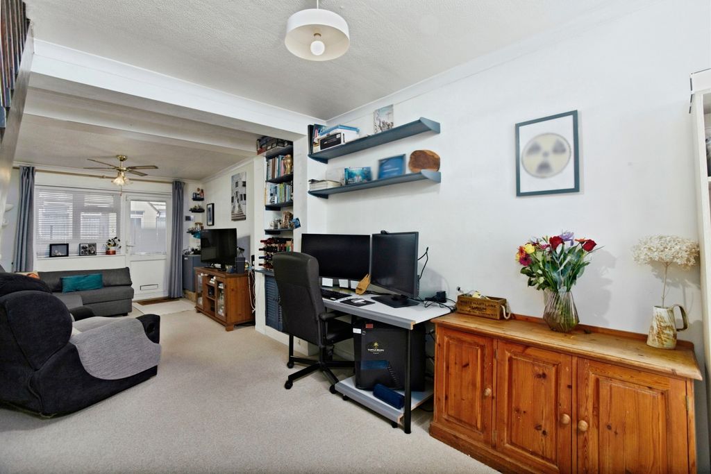 Property photo 3 of 19 Pbox-Img.Jpg