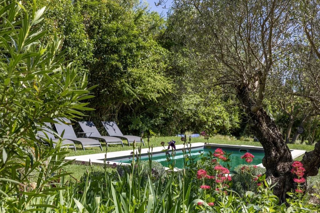 Property photo 1 of 21 Paradou - House With Garden Near Village