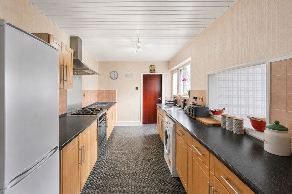 Property photo 3 of 21 5436243