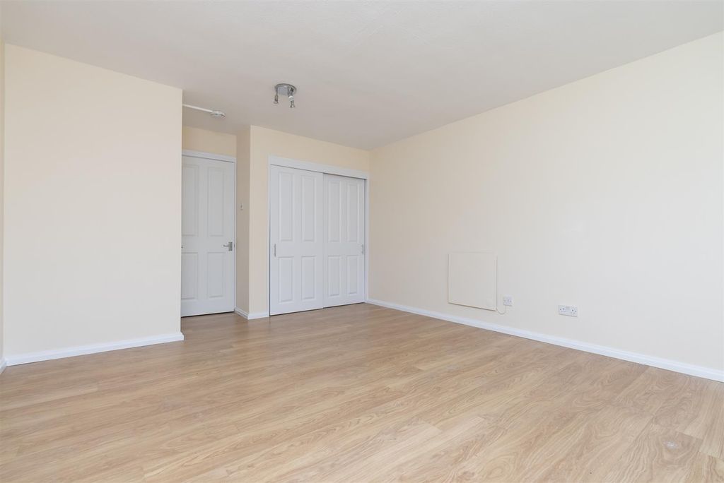 Property photo 3 of 6 Bays Farm Court-4.Jpg