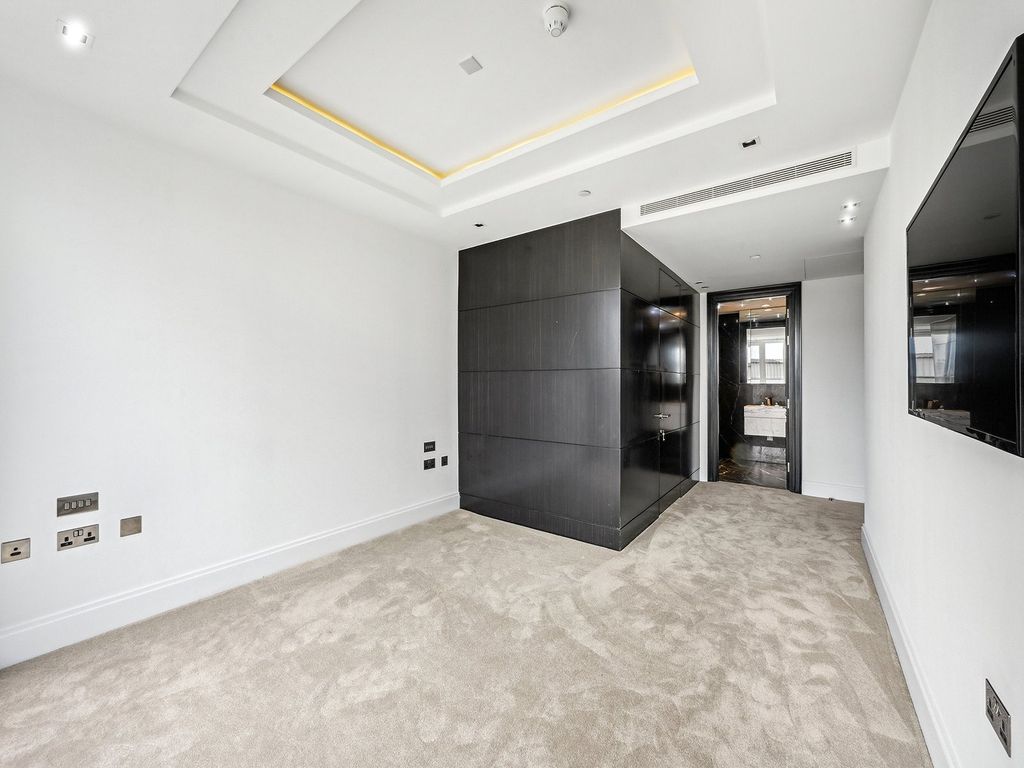 Property photo 2 of 11 Charles House