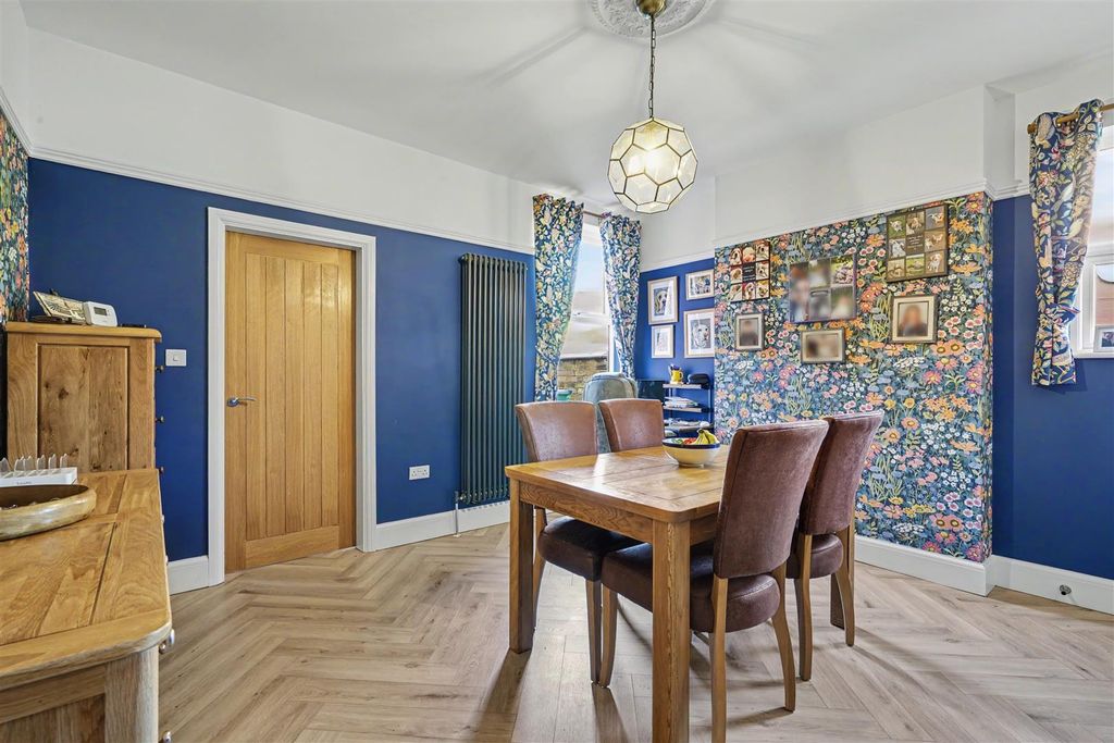 Property photo 3 of 19 Dining Room