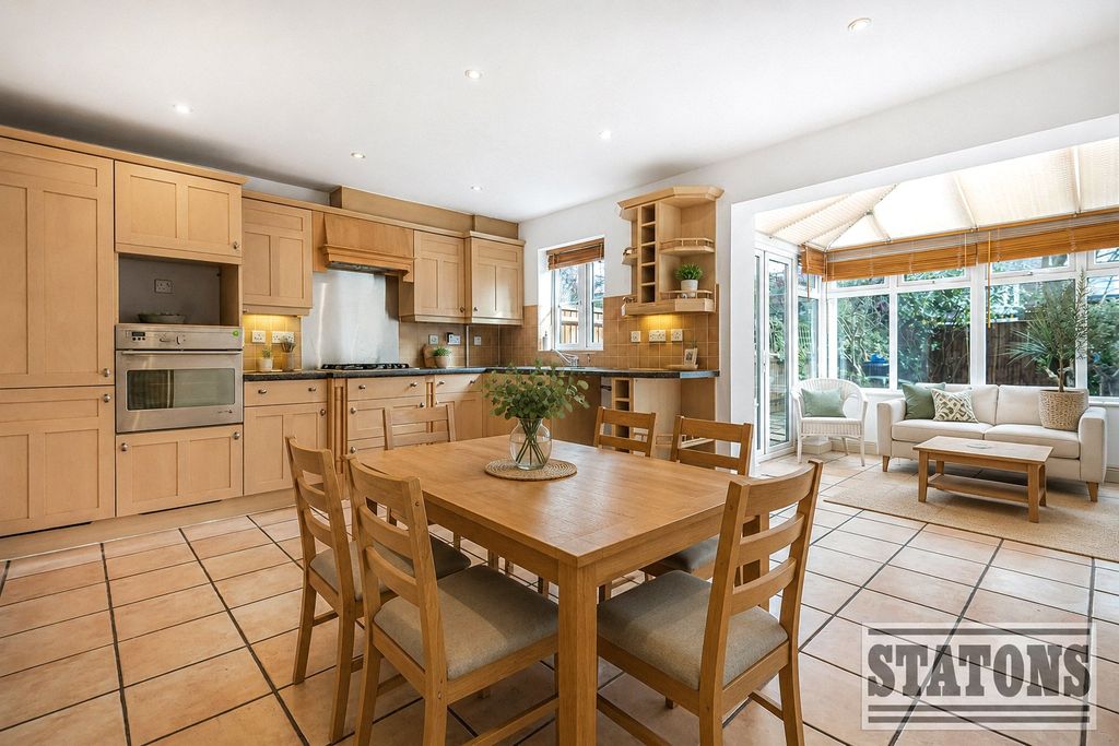 Property photo 2 of 17 Picture No. 99