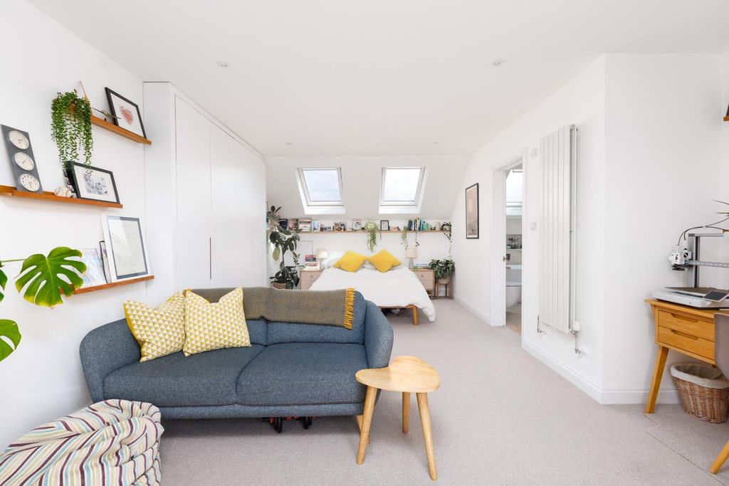 Property photo 3 of 32 19 Mervyn Road-1.Jpg