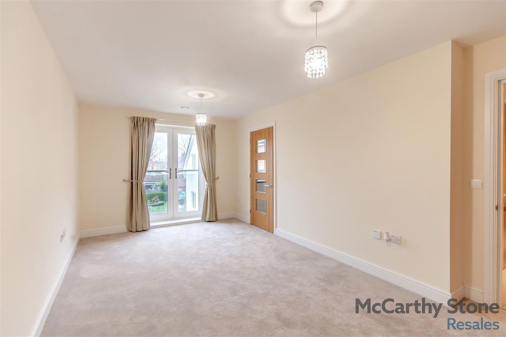 Property photo 3 of 21 8682721-Interior02.Jpg