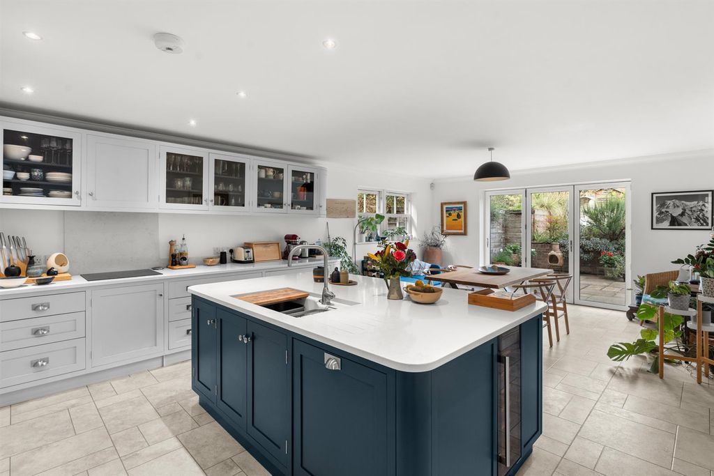 Property photo 3 of 42 223Aearlhamrd-020.Jpg