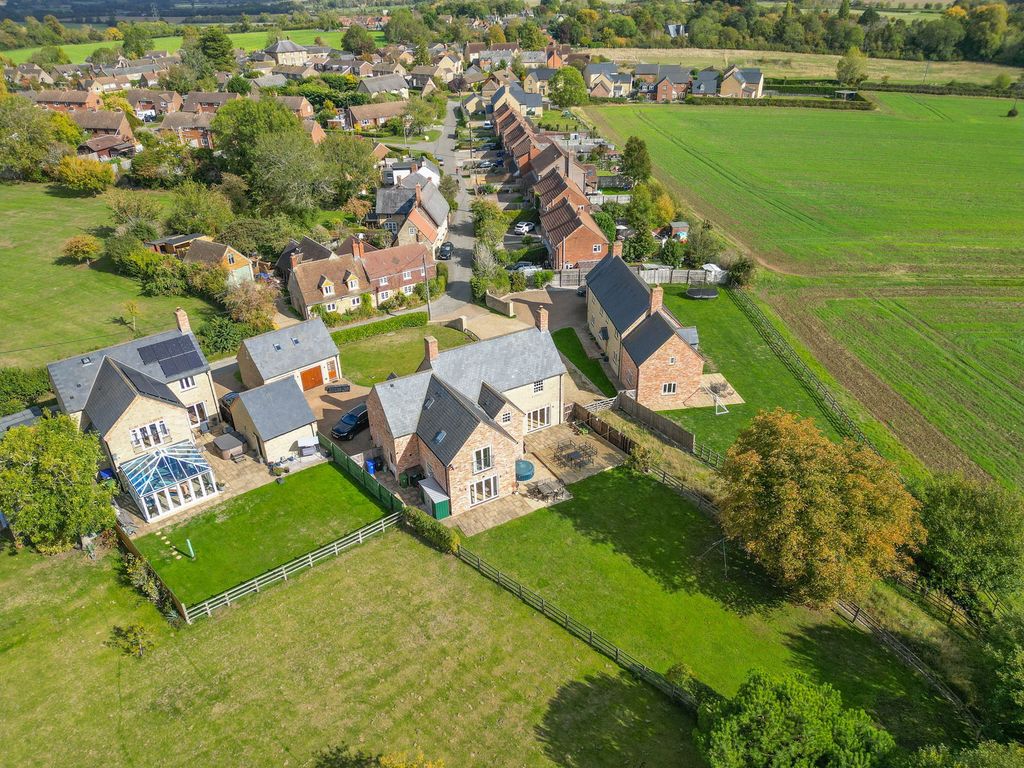 Property photo 2 of 76