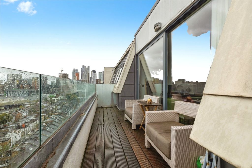 Property photo 2 of 9 Balcony