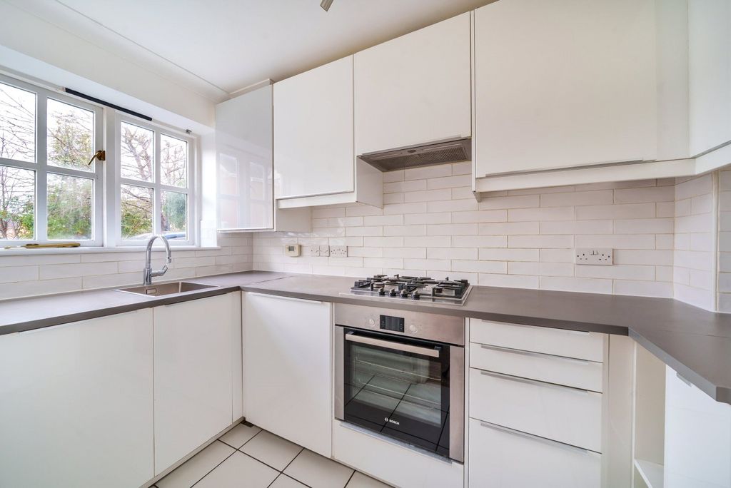 Property photo 3 of 9 Kitchen