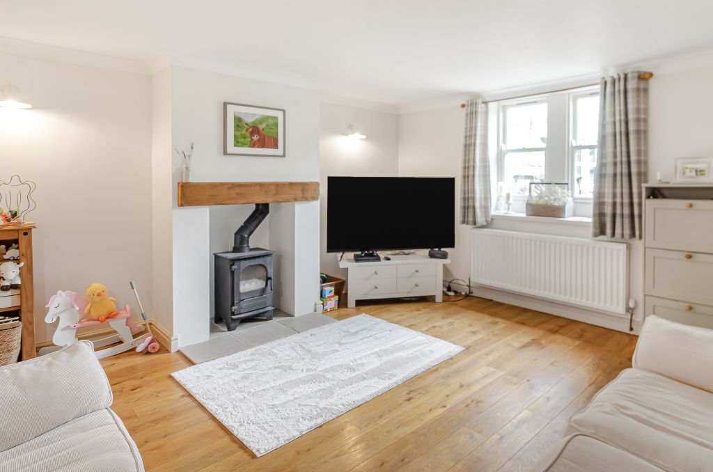 Property photo 2 of 23 Advert-107