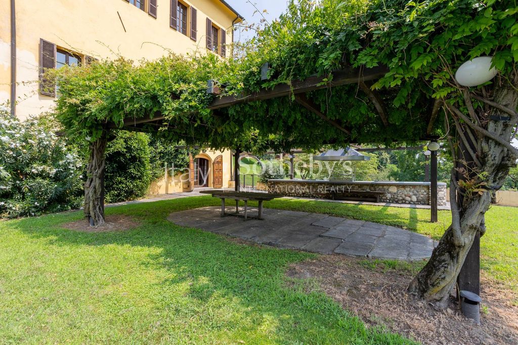 Property photo 3 of 35