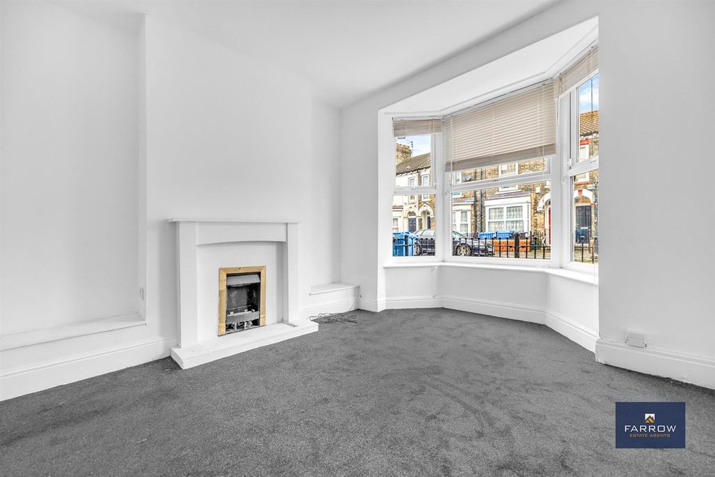 Property photo 2 of 23 Living Room