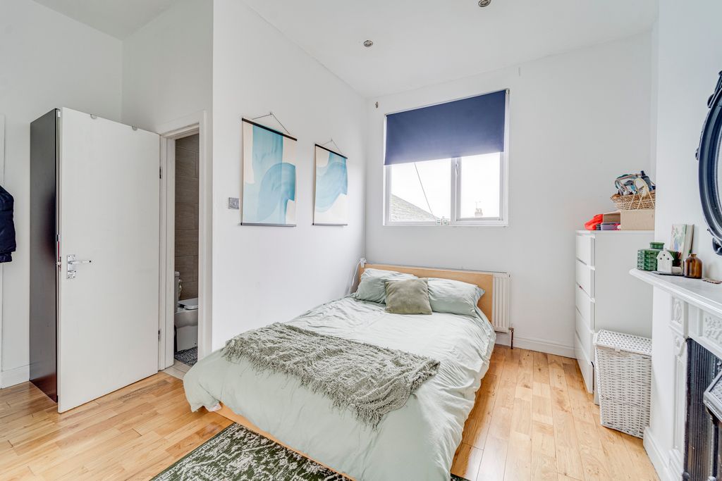 Property photo 3 of 8 Ndb02252_Enfused