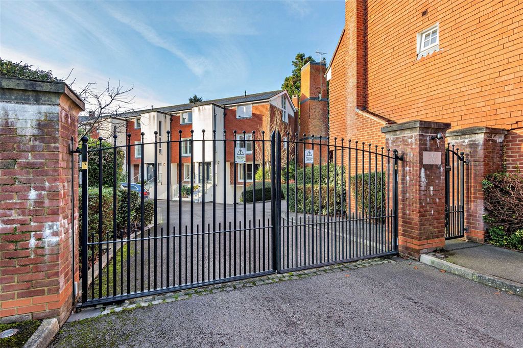 Property photo 3 of 21 Entrance Gates
