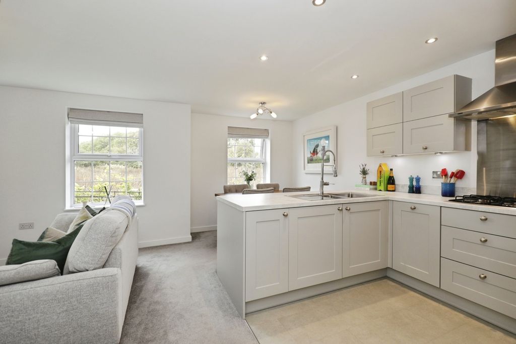 Property photo 2 of 10 Pbox-Img.Jpg