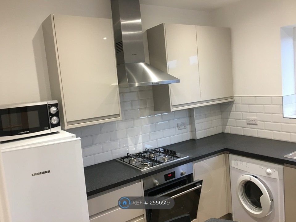 Property photo 2 of 24 Kitchen