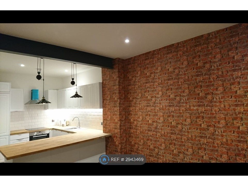 Property photo 2 of 10 Exposed Steel Beam And Pulley Lights