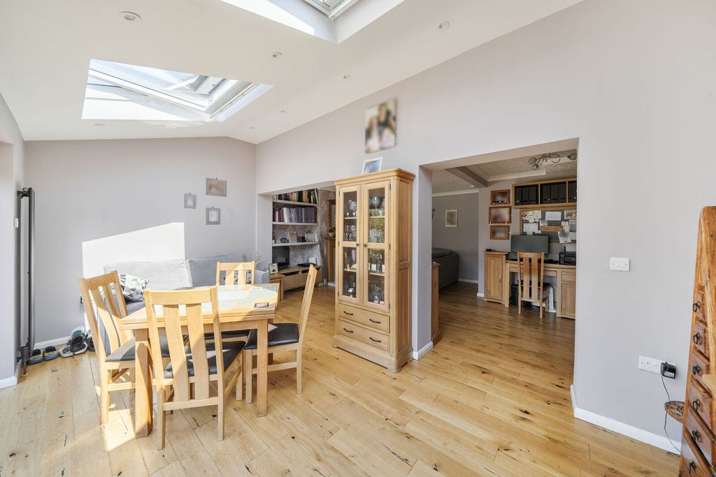 Property photo 2 of 19